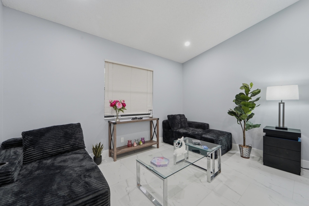 606 Juniper Place - Photo 18