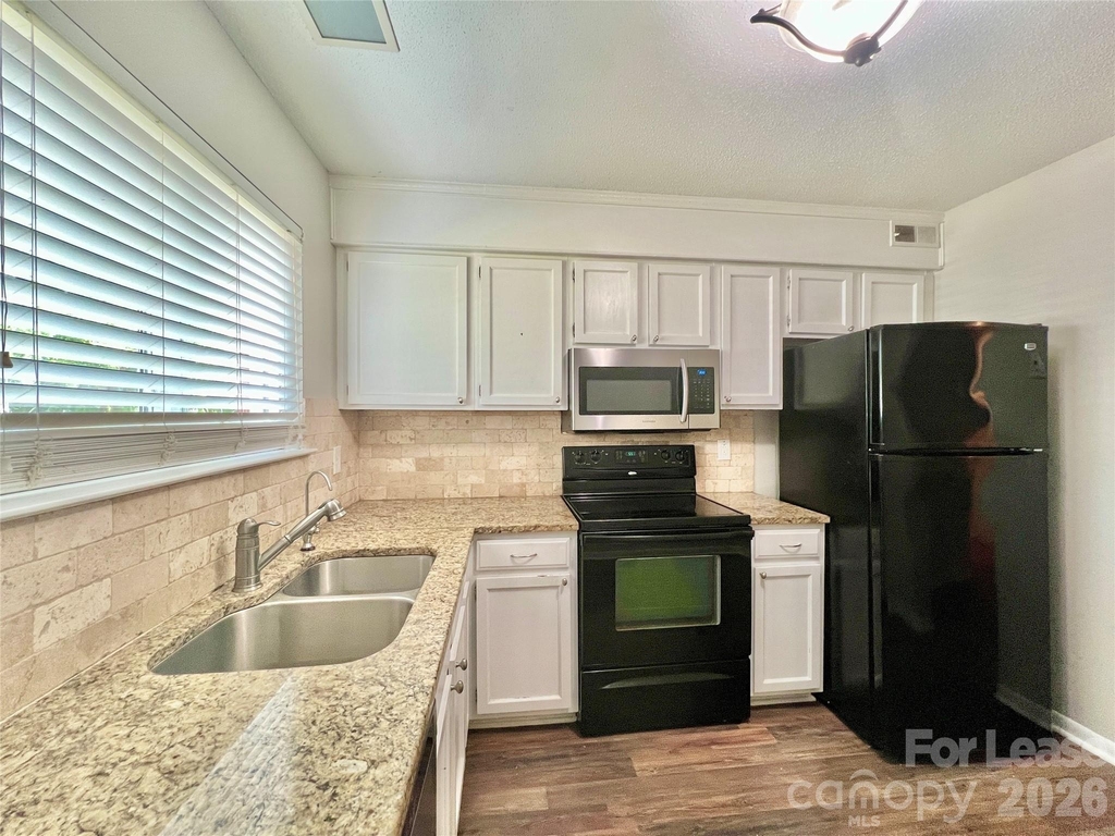 2901 Heathstead Place - Photo 7