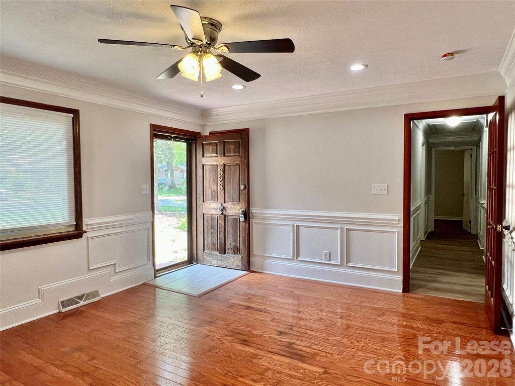 323 Frank Drive - Photo 10