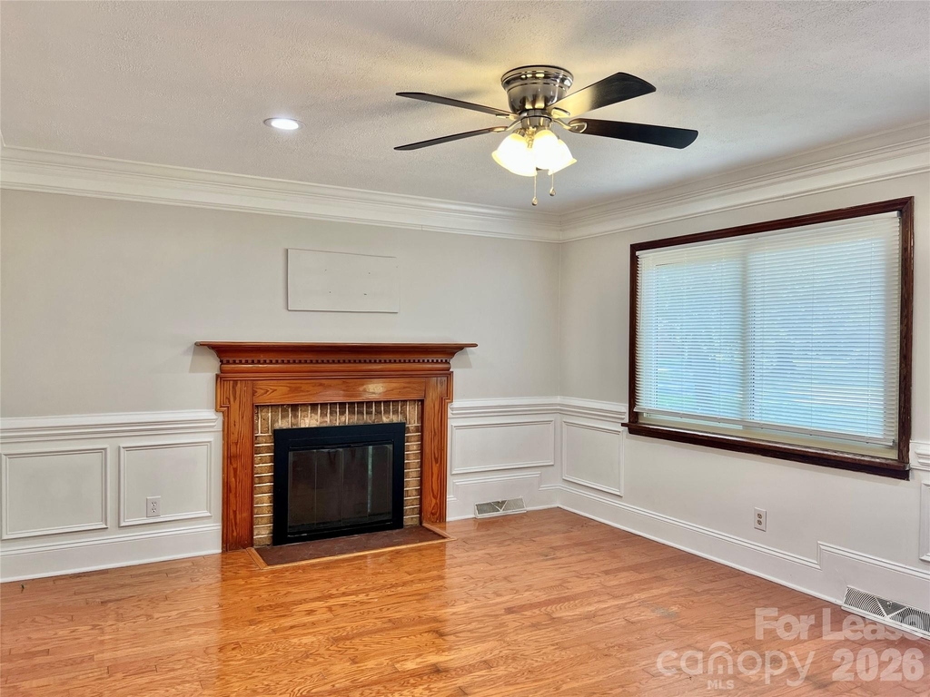 323 Frank Drive - Photo 8