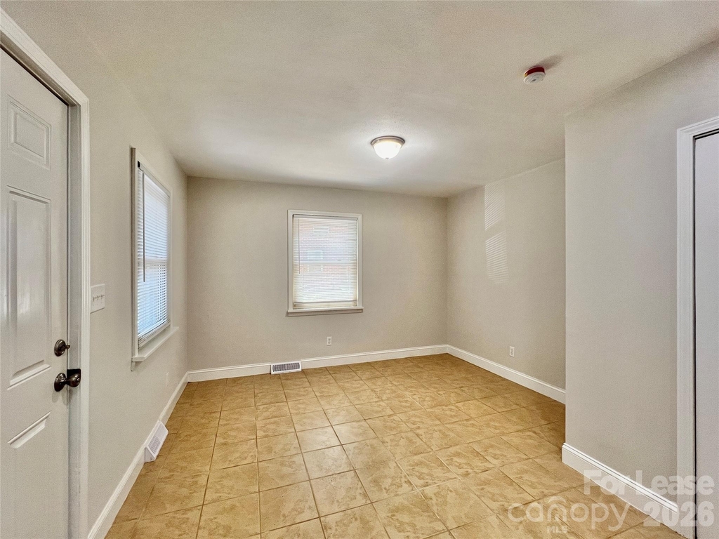 323 Frank Drive - Photo 7