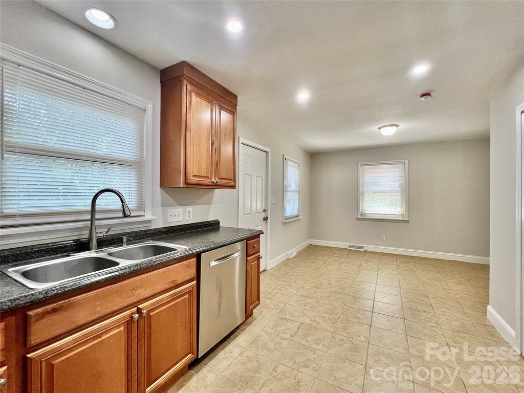 323 Frank Drive - Photo 6