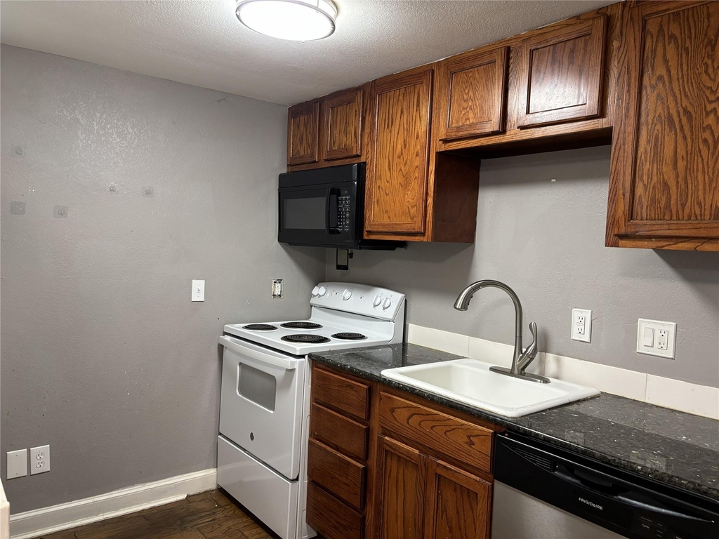 1340 E State Highway 276 - Photo 2