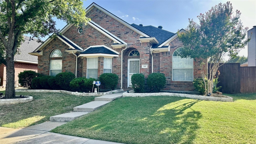 808 Pinnacle Circle - Photo 0