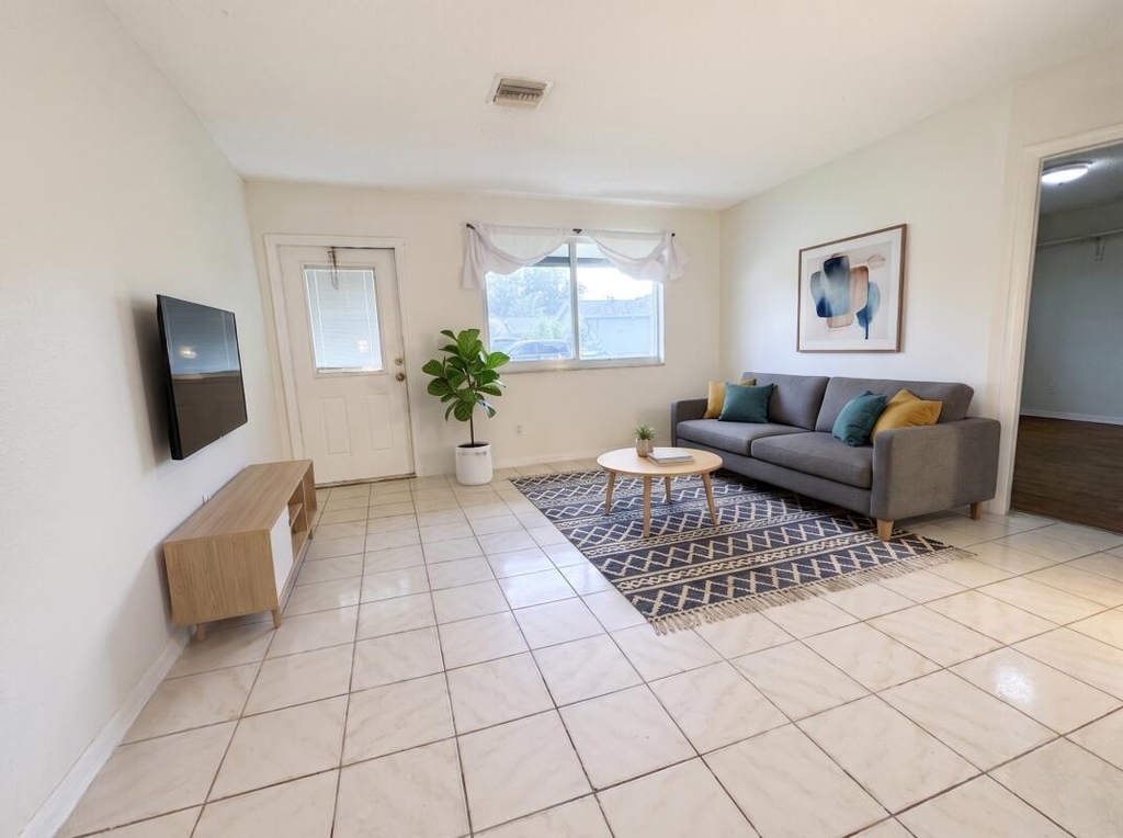 2319 Wilson Street - Photo 5
