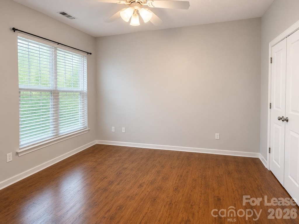 18710 Oakhurst Boulevard - Photo 10