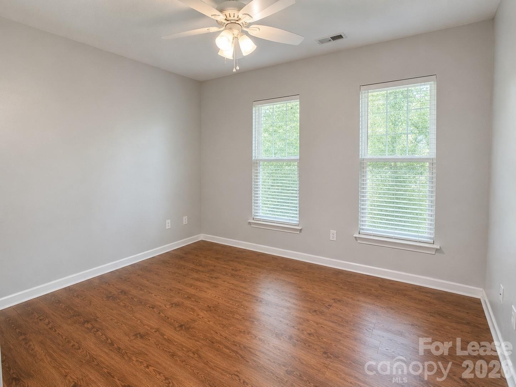18710 Oakhurst Boulevard - Photo 15