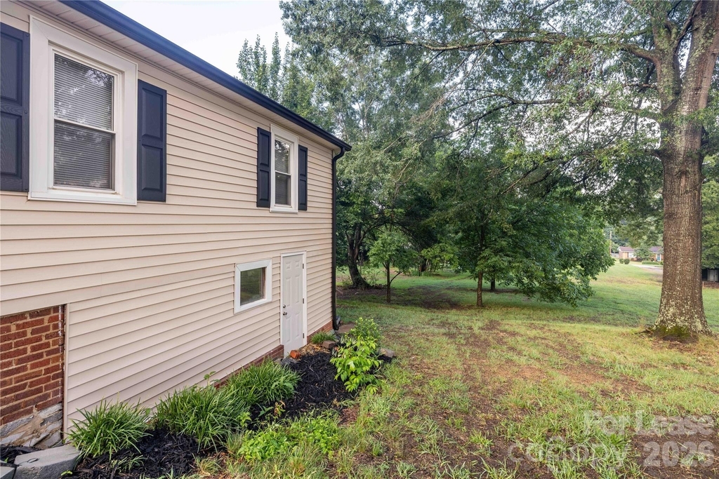 1488 Hilltop Street - Photo 3