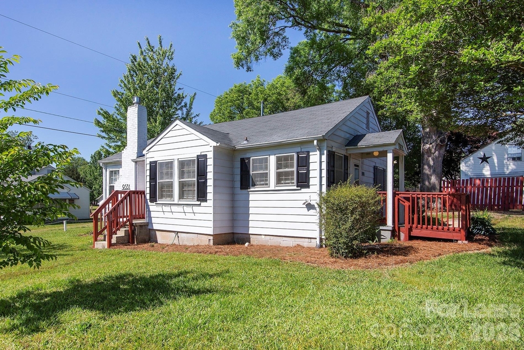 9531 Idlewild Road - Photo 1