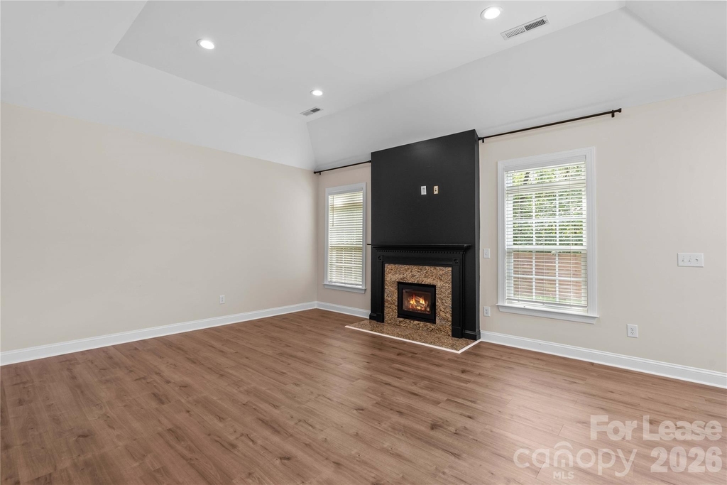 983 Jerry Lees Way - Photo 4