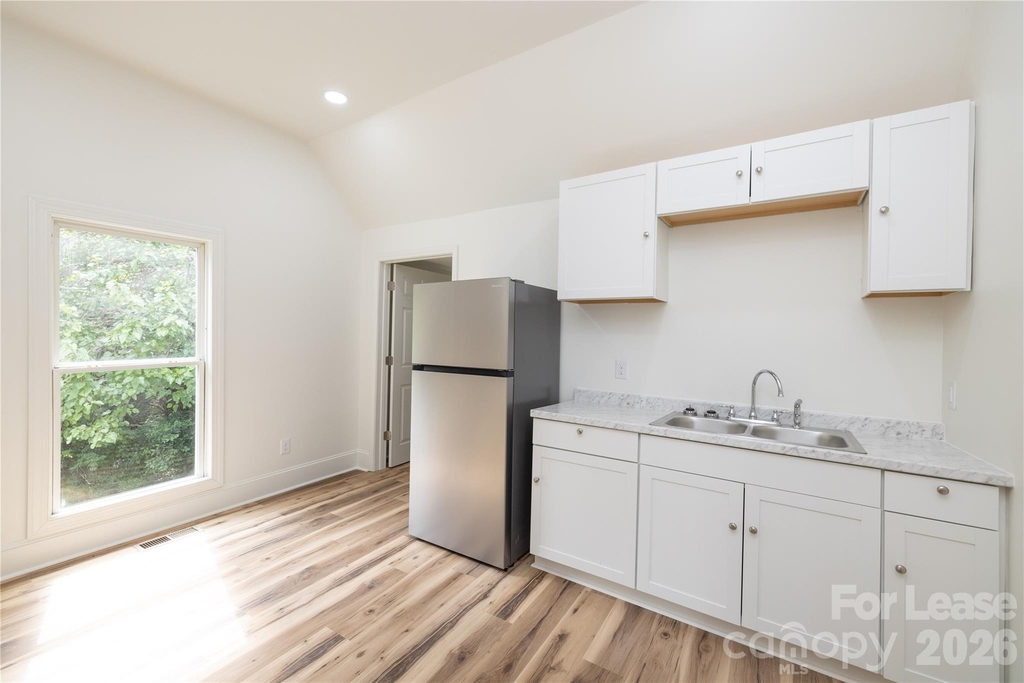 609 W Liberty Street - Photo 26