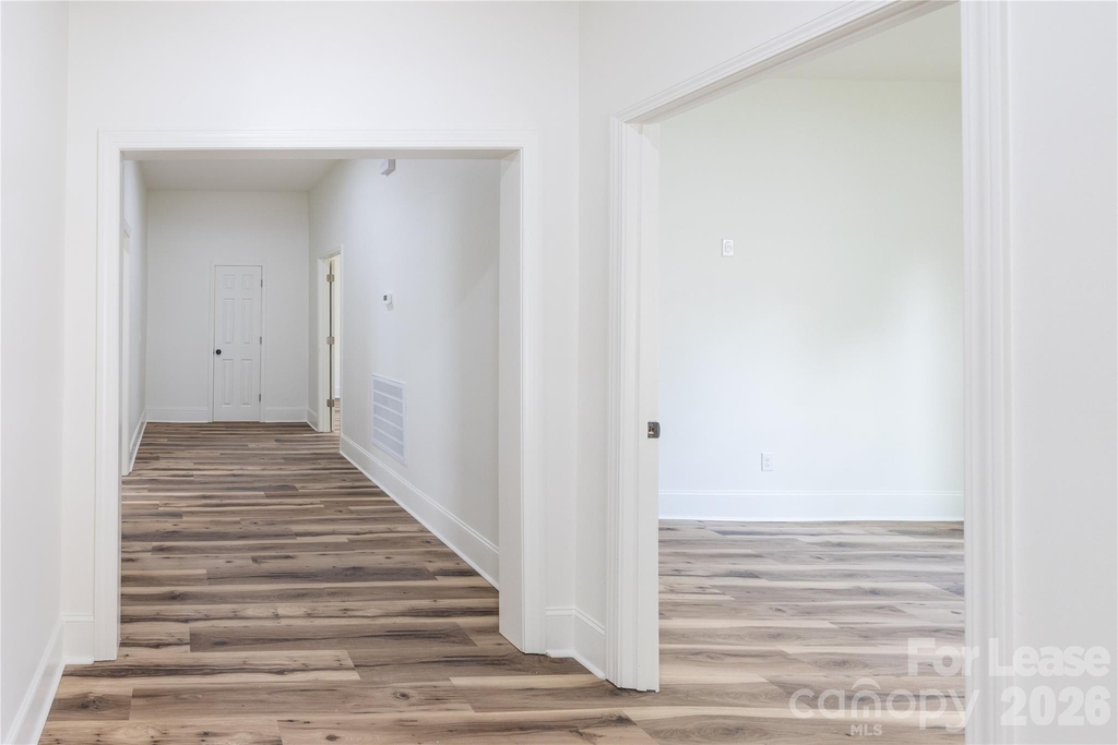 609 W Liberty Street - Photo 5