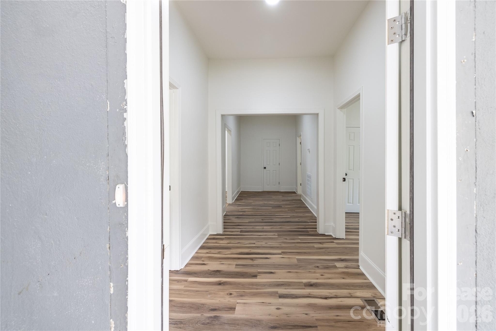 609 W Liberty Street - Photo 4