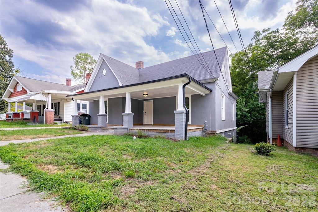 609 W Liberty Street - Photo 1