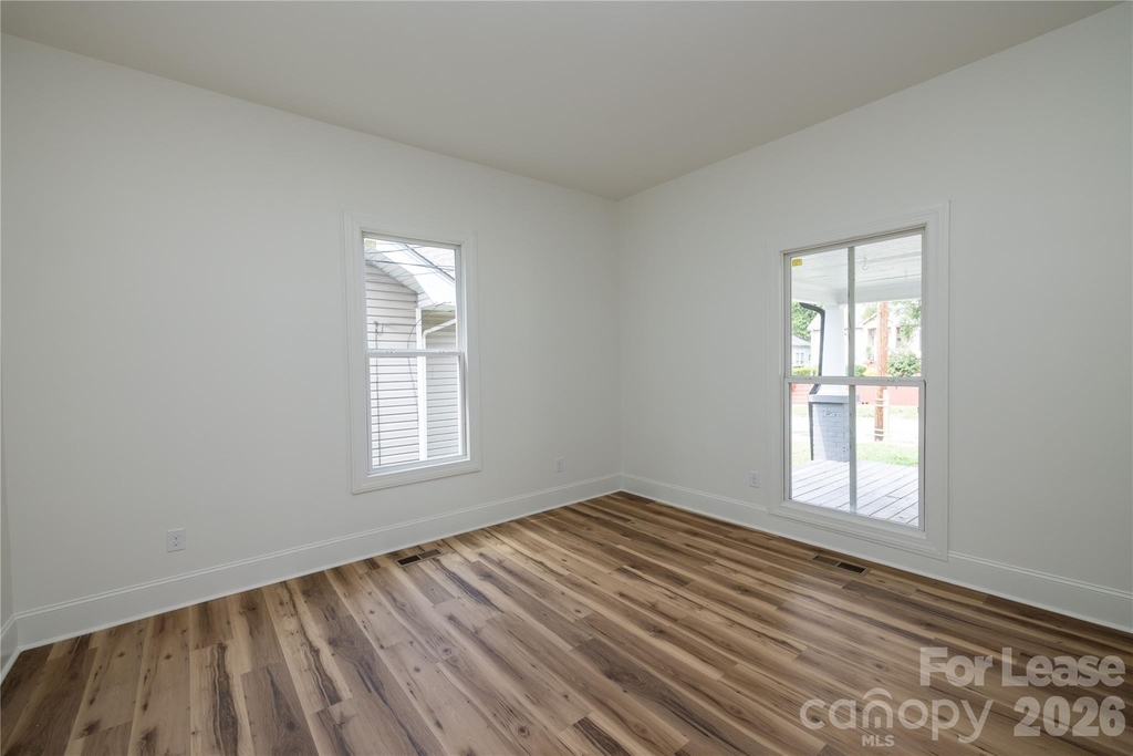 609 W Liberty Street - Photo 12