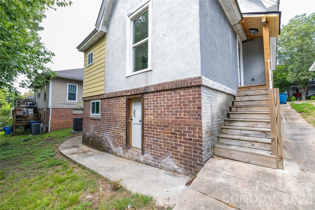 609 W Liberty Street - Photo 36
