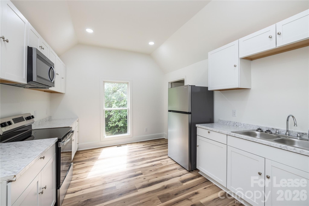 609 W Liberty Street - Photo 25