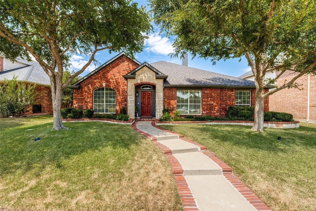 1535 Sandlewood Drive - Photo 0