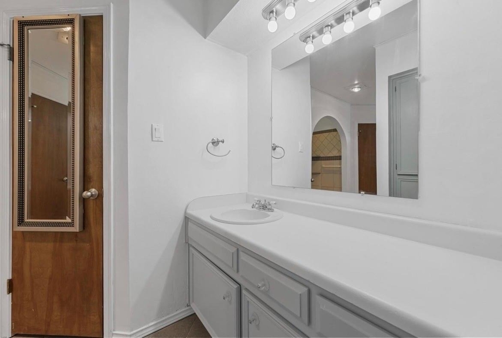 8721 Hidden Hill Drive - Photo 16
