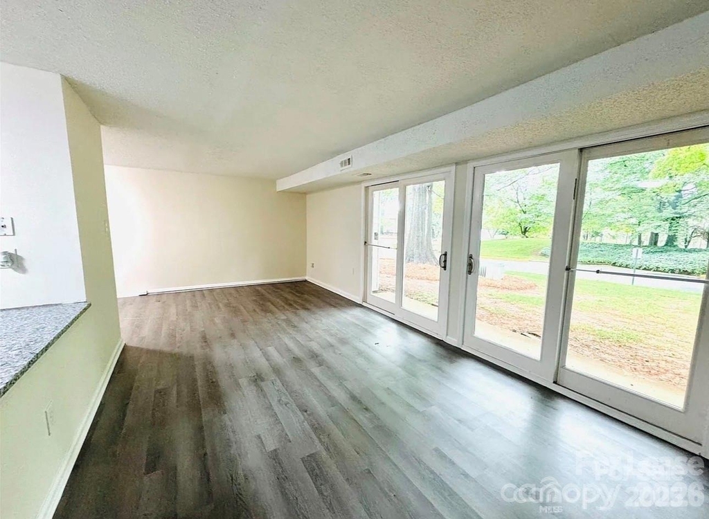 9541 Shannon Green Drive - Photo 3