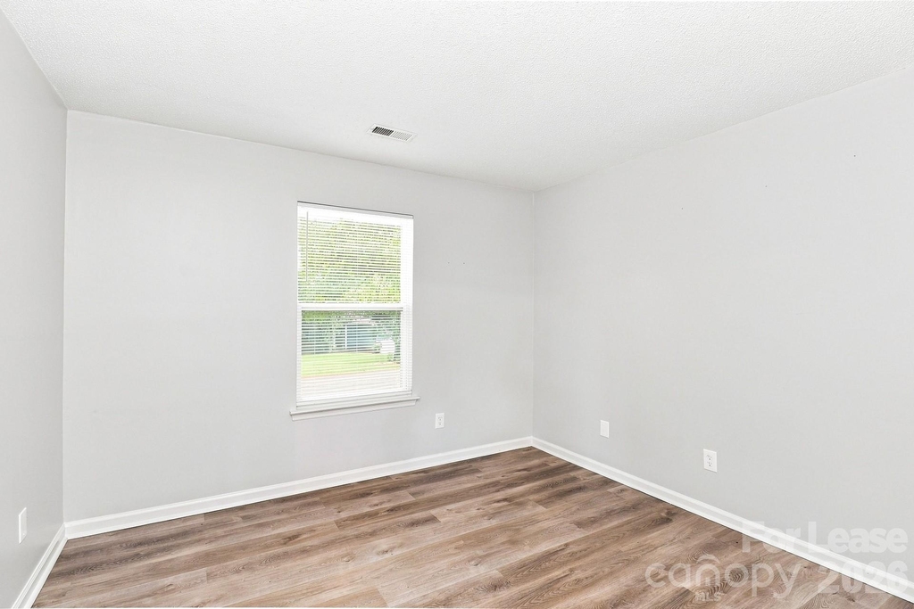 9719 Marshbrooke Road - Photo 10