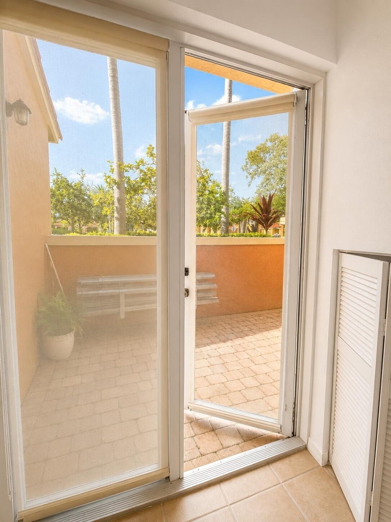 906 Sw 143rd Avenue - Photo 4