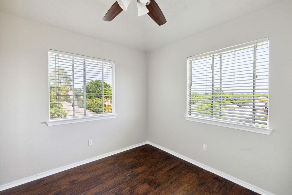 344 Parkview Drive - Photo 18