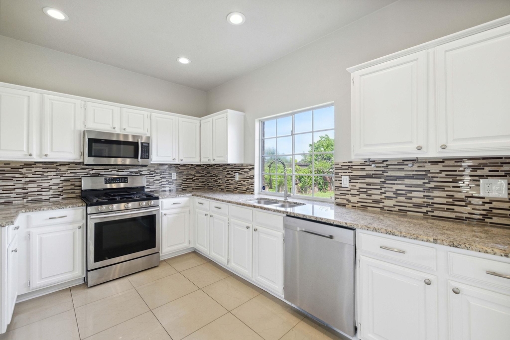 344 Parkview Drive - Photo 13