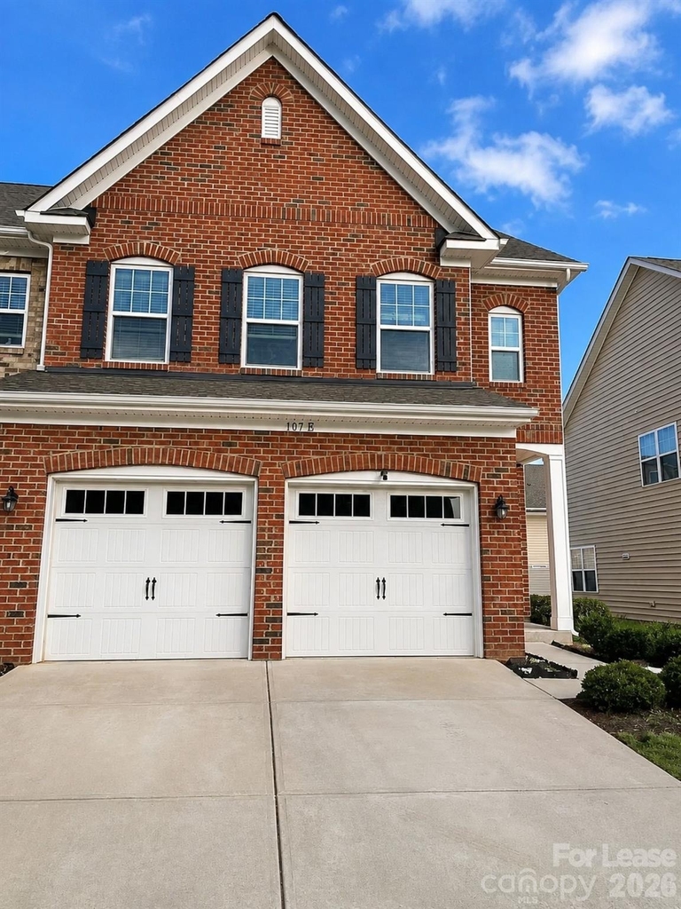 107 Dellbrook Street - Photo 0