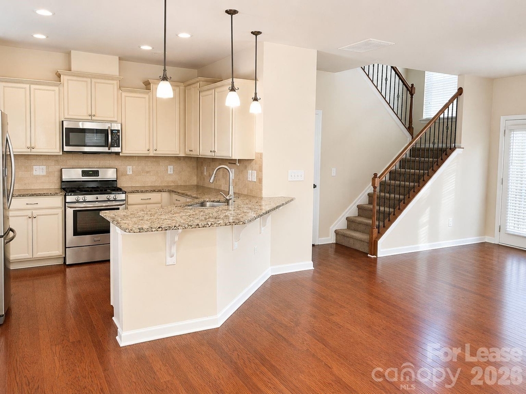 107 Dellbrook Street - Photo 9
