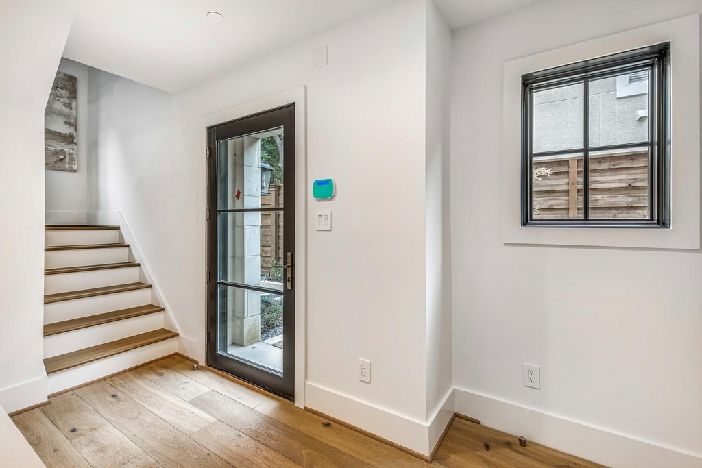 3428 Daniel Avenue - Photo 3