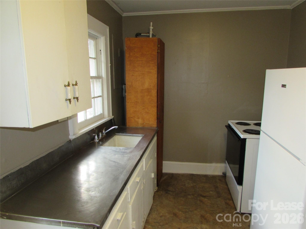 214 Salisbury Road - Photo 3