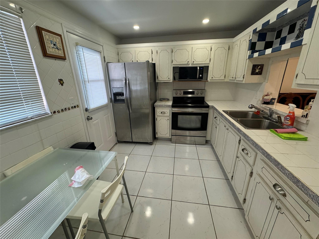 301 Ne 14th Avenue - Photo 2
