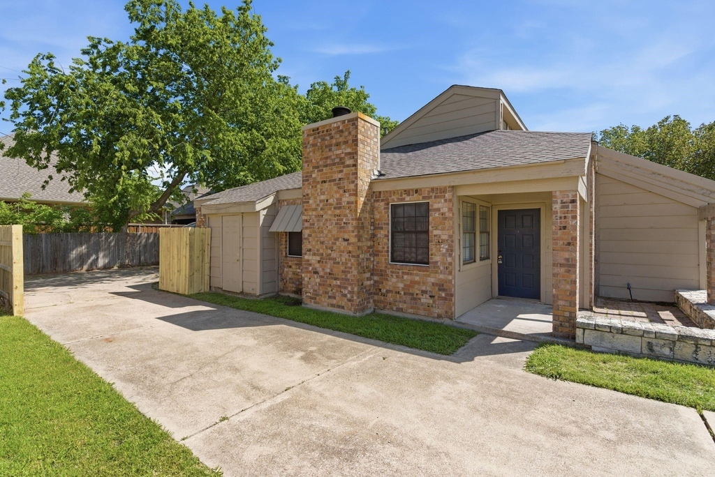 801 Windcrest Drive - Photo 3