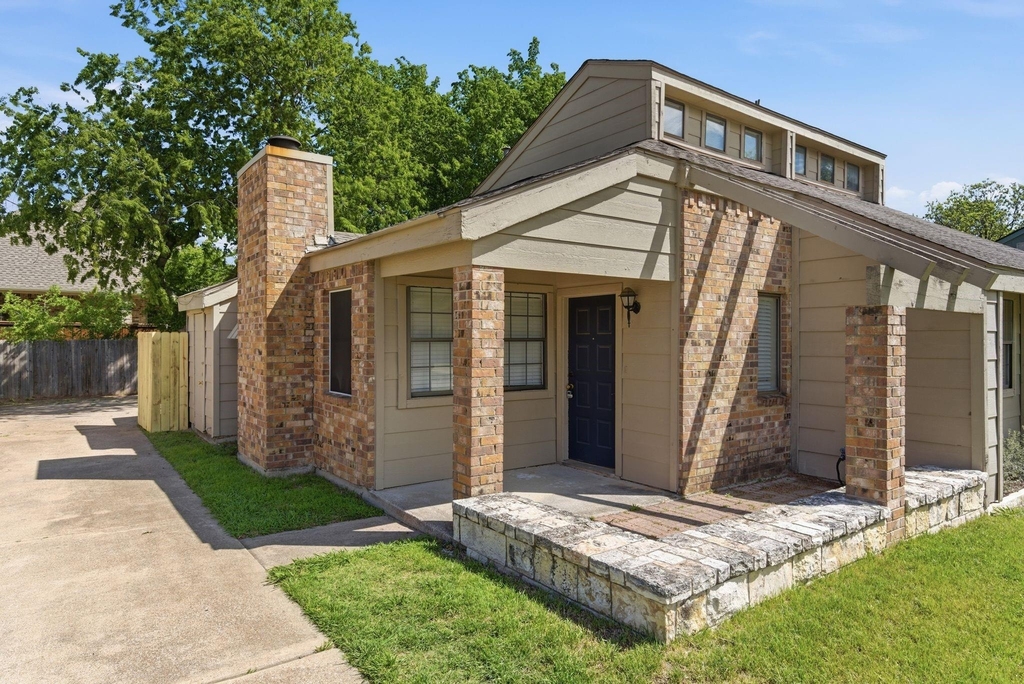 801 Windcrest Drive - Photo 2