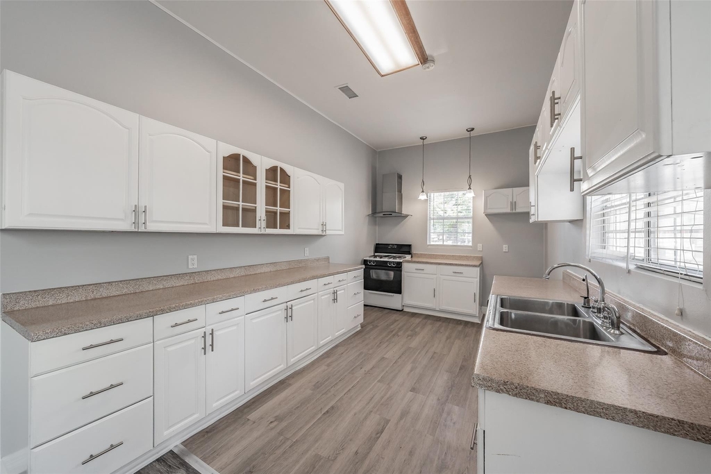 401 S Anglin Street - Photo 8