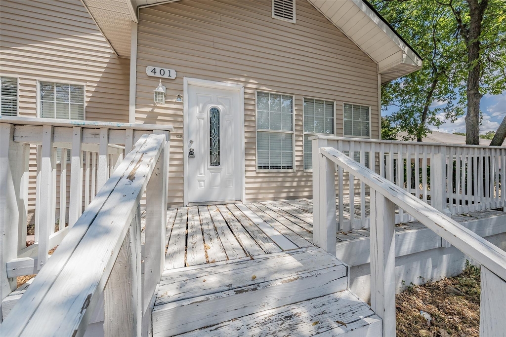 401 S Anglin Street - Photo 0