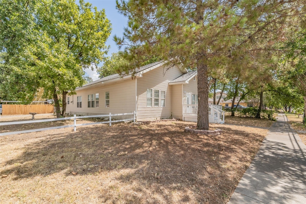 401 S Anglin Street - Photo 2