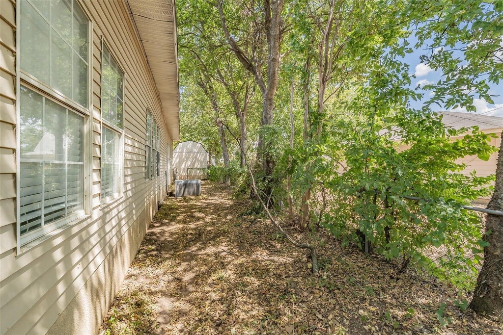 401 S Anglin Street - Photo 3