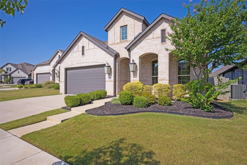 817 Nuthatch Court - Photo 0
