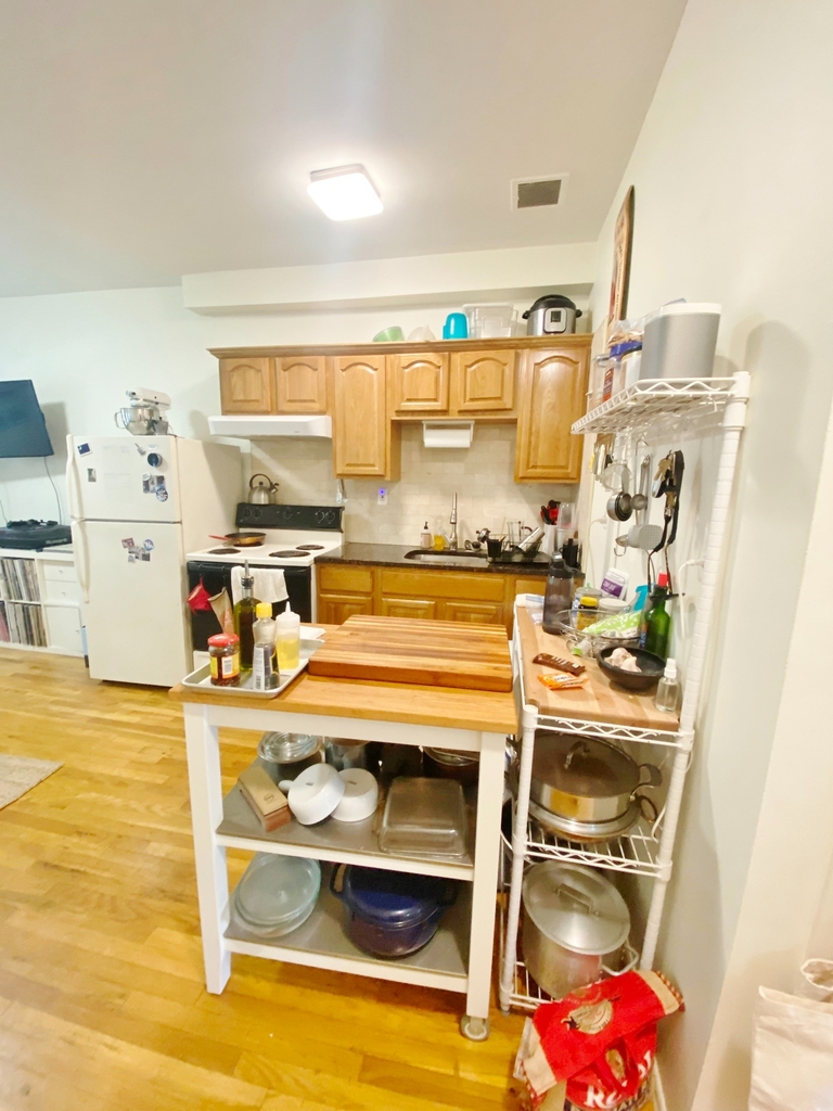 394 Graham Avenue - Photo 1