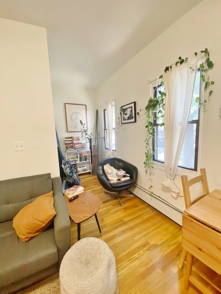 394 Graham Avenue - Photo 6
