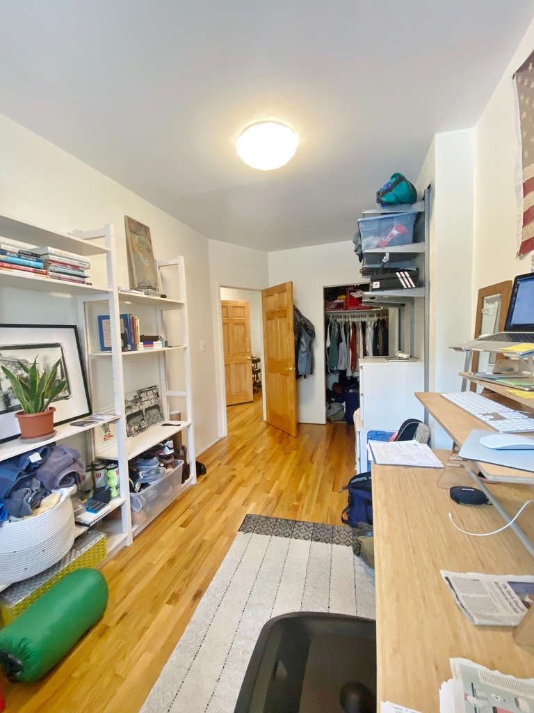 394 Graham Avenue - Photo 8