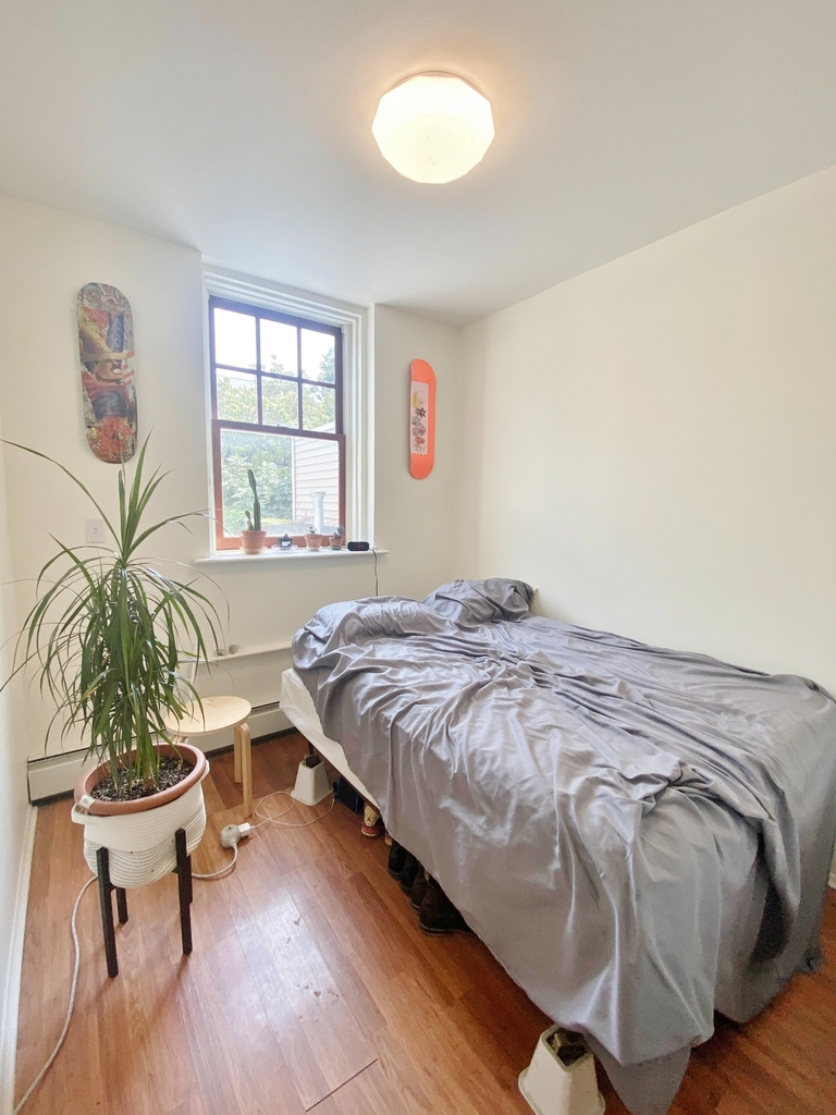 394 Graham Avenue - Photo 9
