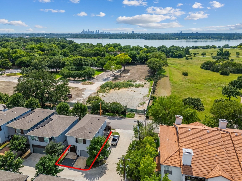 1011 Gallivant Lane - Photo 2