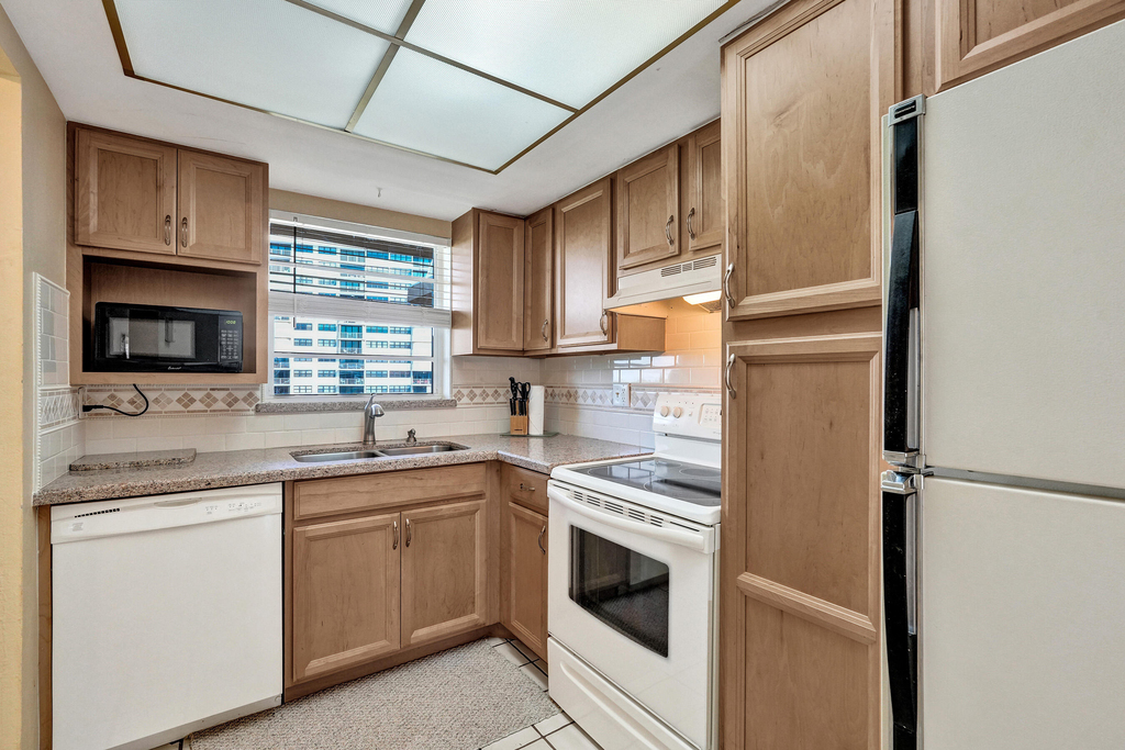 308 Golfview Road - Photo 8