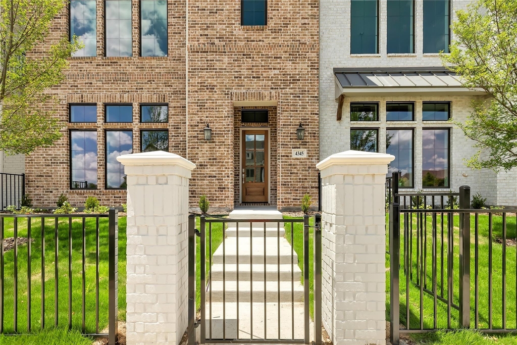 4345 Newman Boulevard - Photo 2
