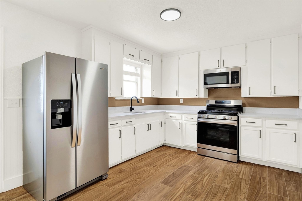 300 Hilltop Avenue - Photo 8