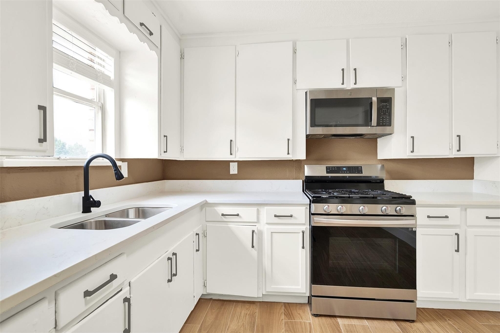 300 Hilltop Avenue - Photo 23