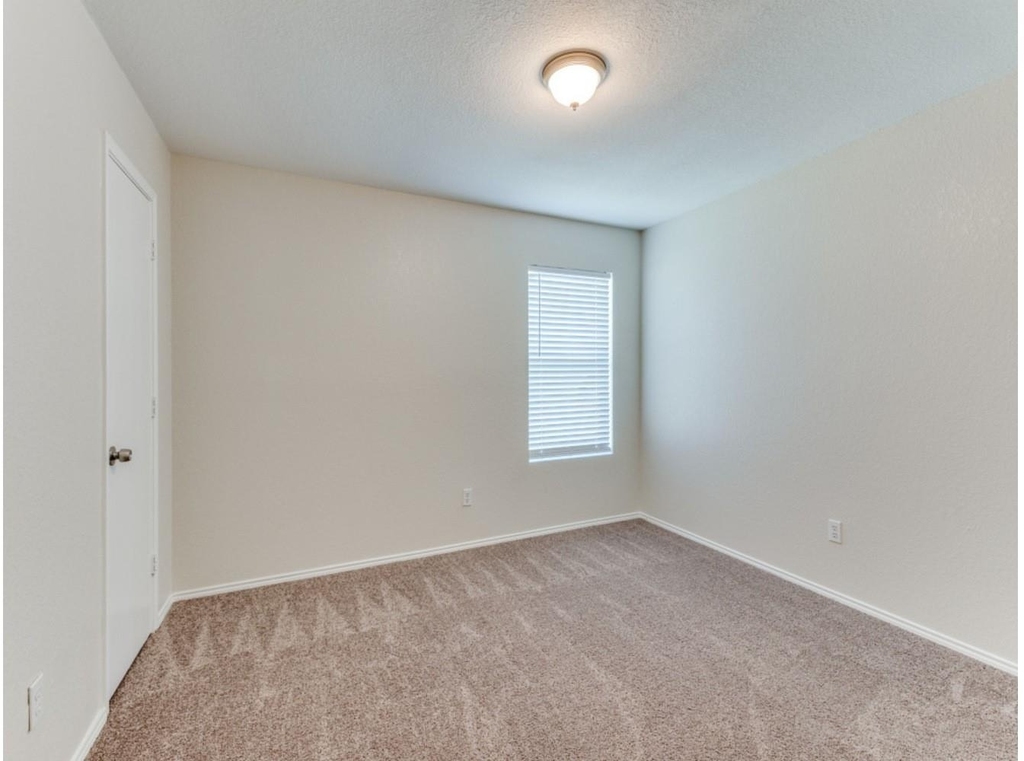 1609 Castle Ridge Road - Photo 4